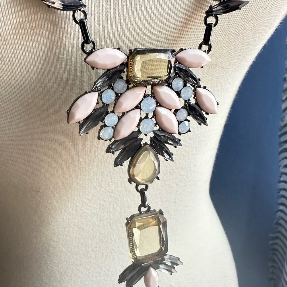Bar III Statement Necklace 32” Pink Gray Gem Gunmetal Chain - Picture 4 of 12
